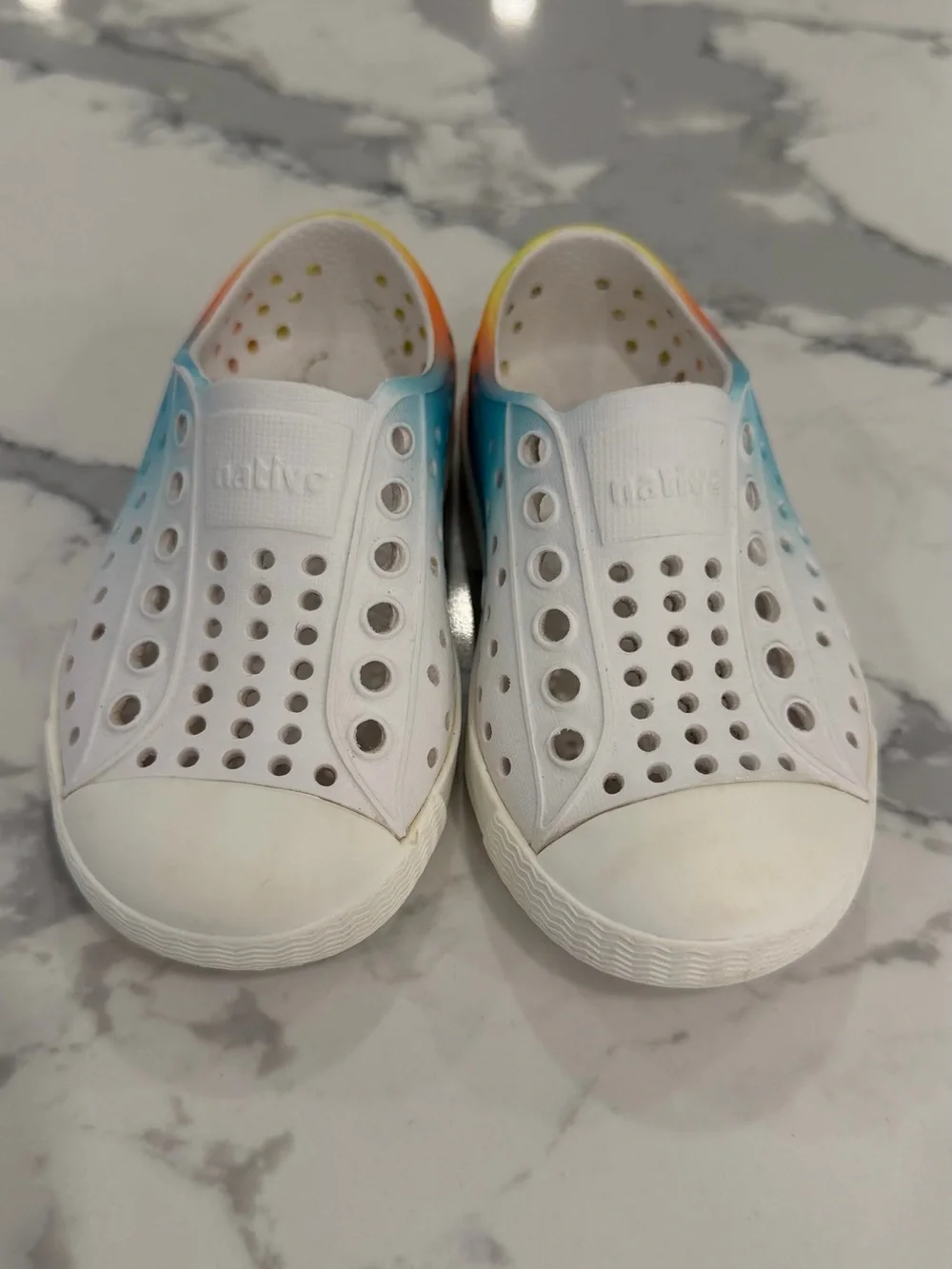 Native Kids Slip-On Water Shoes in White with Rainbow Sides Size 5